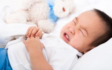 Biểu hiện viêm tinh hoàn ở trẻ con